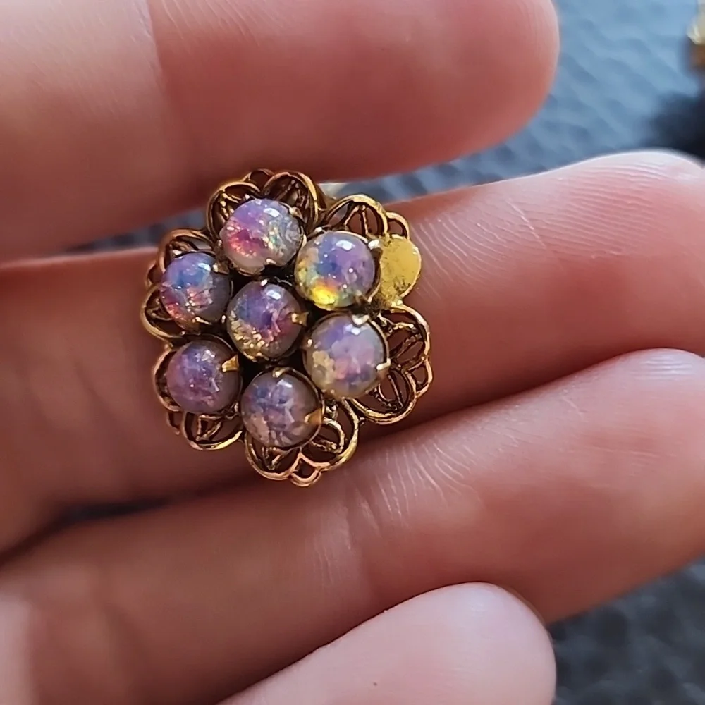 VTG clip on earrings - Picture 6 of 8
